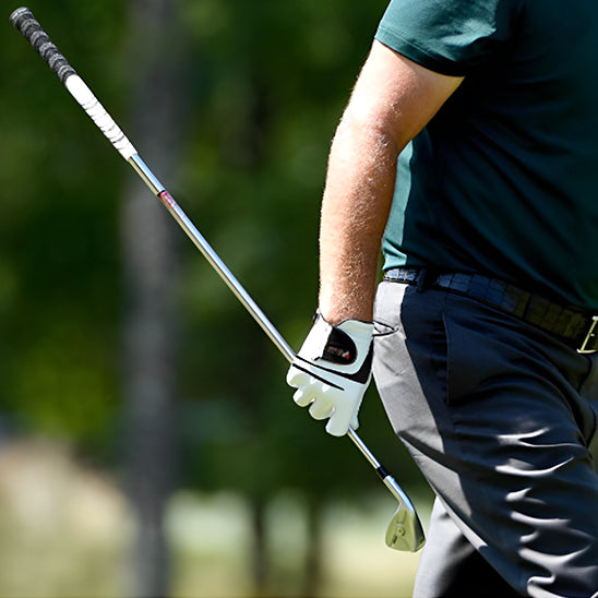 Découvrez la différence que peuvent faire des gants de golf de qualité supérieure.